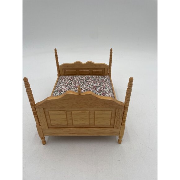 Decorative Miniature Wooden Bed Floral Mattress Dollhouses 5x2x5approx. - Picture 3 of 8